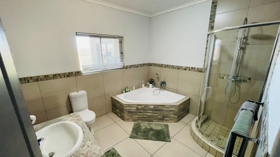 4 Bedroom Property for Sale in Grimbeeck Park North West